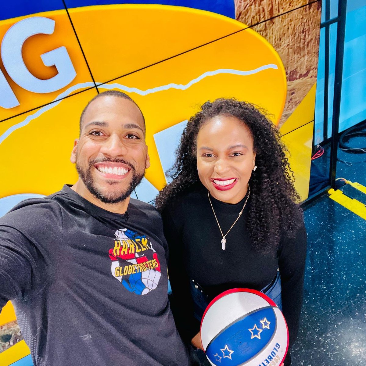 _Ky_Simmons's tweet photo. @JulianMcClurkin from the Harlem Globetrotters @Globies stopped by the show today! Make sure to check out the Spread Game Tour! 🏀 💫 | @livinglocalco @fox21news 

#harlemglobetrotters #zeusmcclurkin #lovinglivinglocal #fox21 #fox21 #colorado #coloradosprings https://t.co/LNaCpxlURc