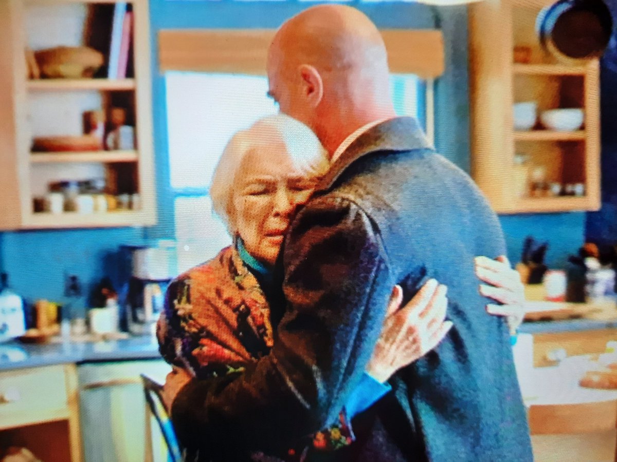 RebeccaHunsbe13's tweet photo. I love Elliot and Bernies Relationship they come so far and he will protect his Mama against anyone or herself. I hope we continue to see more scenes with @Chris_Meloni and Ellen. This is my second favorite duo on the show #protectBernie https://t.co/7HZiMxaW9z