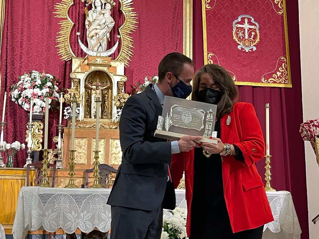 consejolocalalg's tweet photo. En la tarde noche de ayer tuvo lugar la presentación de la pintura, obra de Don Fernando Huete Galiano, que será el cartel de la Semana Santa de Algeciras 2022 y se hizo entrega del galardón Palma Cofrade 2022 a la Hermandad de la "Borriquita" por su 75 aniversario fundacional. https://t.co/Cgj6ApokvI