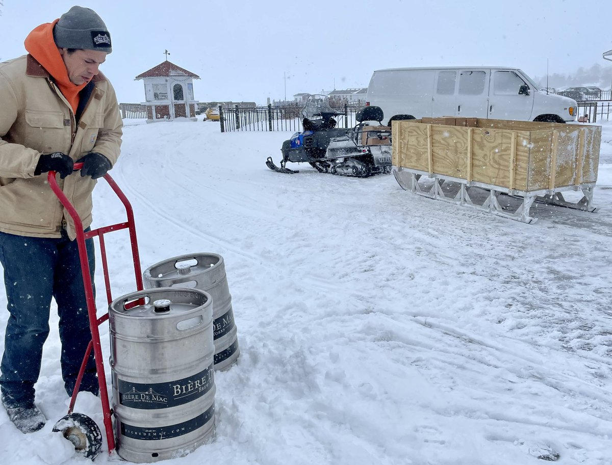 bieredemac's tweet image. Kegs across the ice bridge. ✅