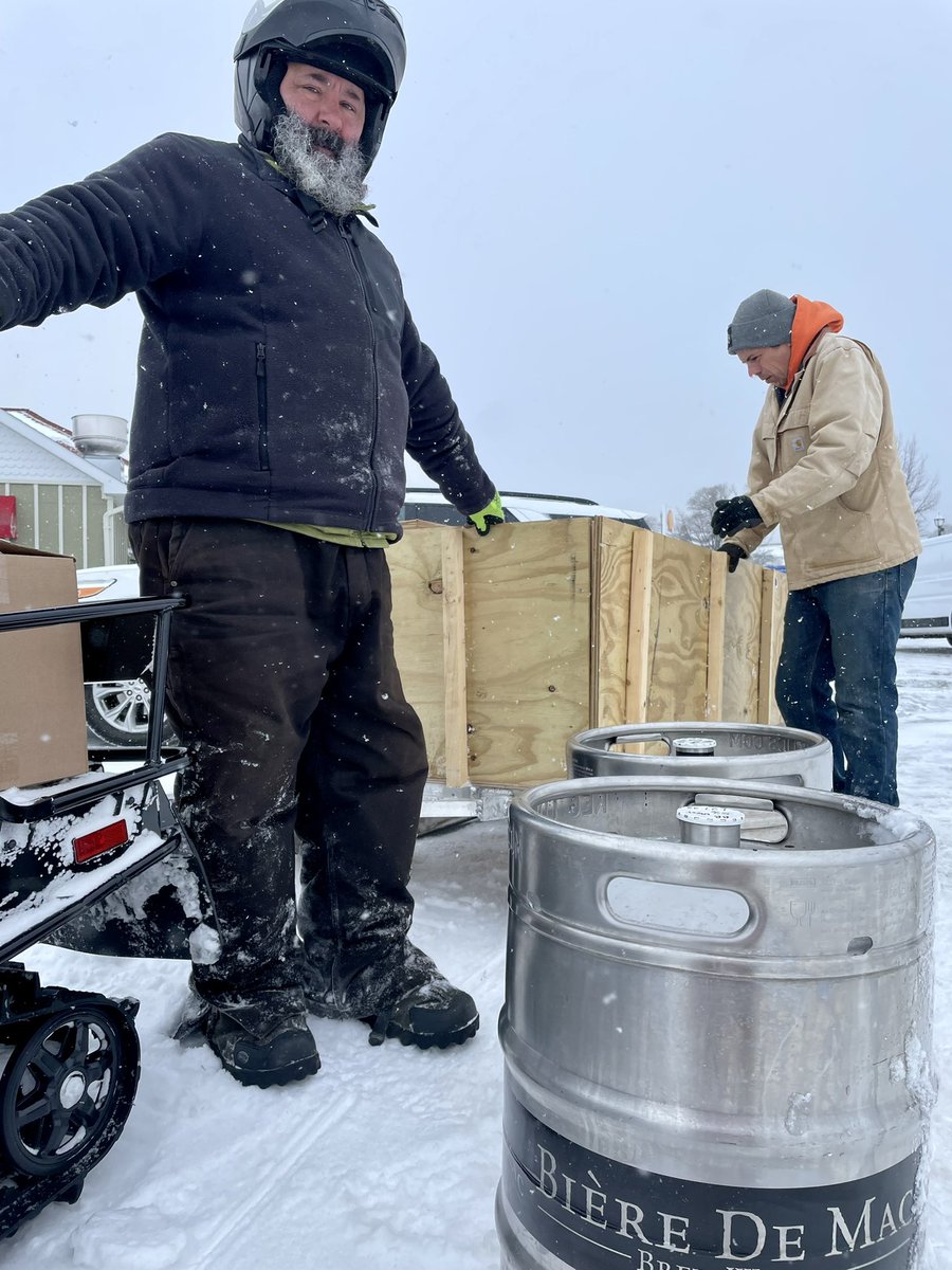 bieredemac's tweet image. Kegs across the ice bridge. ✅