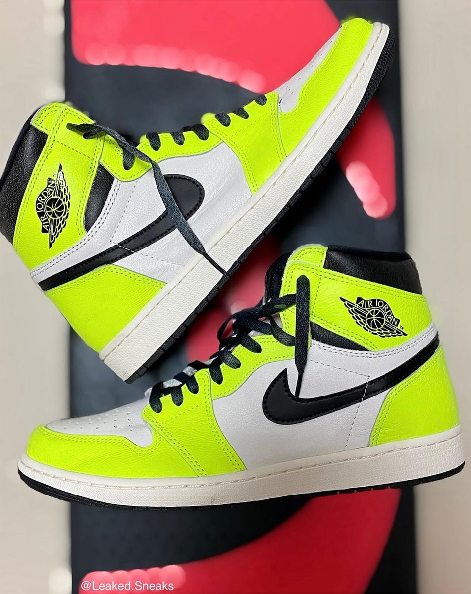 SneakerNews's tweet photo. Is the Air Jordan 1 Retro High OG "Volt a cop or a drop? https://t.co/lLDOkBZFb1