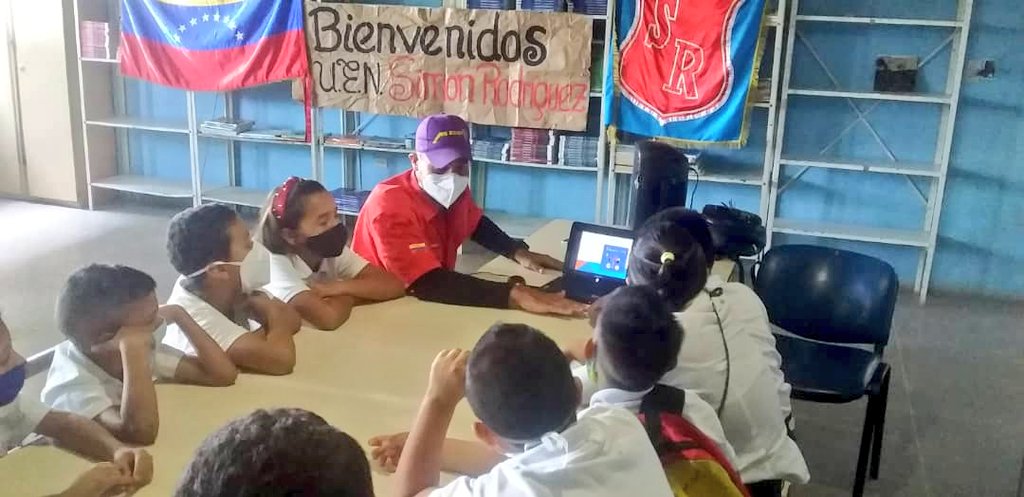 #22Feb|| Hoy se llevó a cabo, en las escuelas Simón Rodríguez y Rómulo Betancourt un taller de formación, en materia de educación vial a los niños y niñas de dichas instituciones. La educación es primordial para el desarrollo del municipio Atures. <a href="/NicolasMaduro/">Nicolás Maduro</a> <a href="/mirabal_yamilet/">Yamilet Mirabal</a>