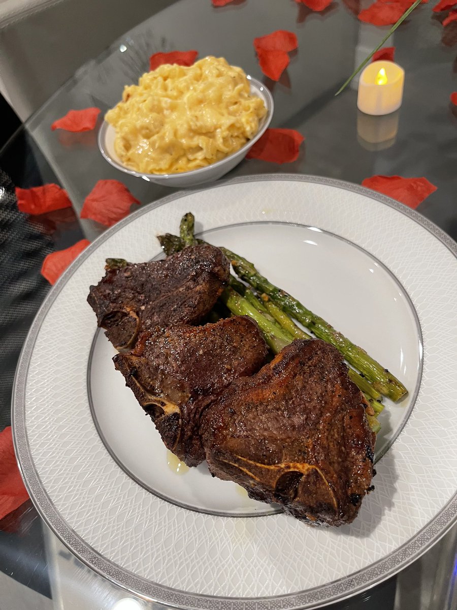 ChefYT3200's tweet photo. Hi! My name is Nataee I am a traveling chef from Philadelphia, PA who is currently trying to expand my business. If you would be so kind please RT &amp; Like this tweet. My potential next client just might be on your timeline❤️ https://t.co/wTuXBZj1Yr