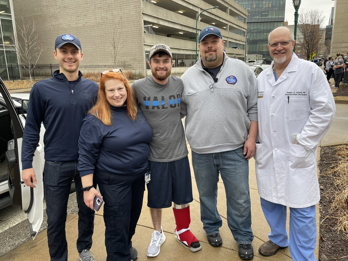 GabrielaVtv's tweet photo. Last month, SLMPD Officer Colin Ledbetter was fighting for his life in the hospital after being shot in the leg in the line of duty. Today (pictured in the middle) he got to go home. He is picture with EMS paramedics &amp; surgeon who attended to him the day he was hospitalized @KMOV https://t.co/AMeoI3O35P