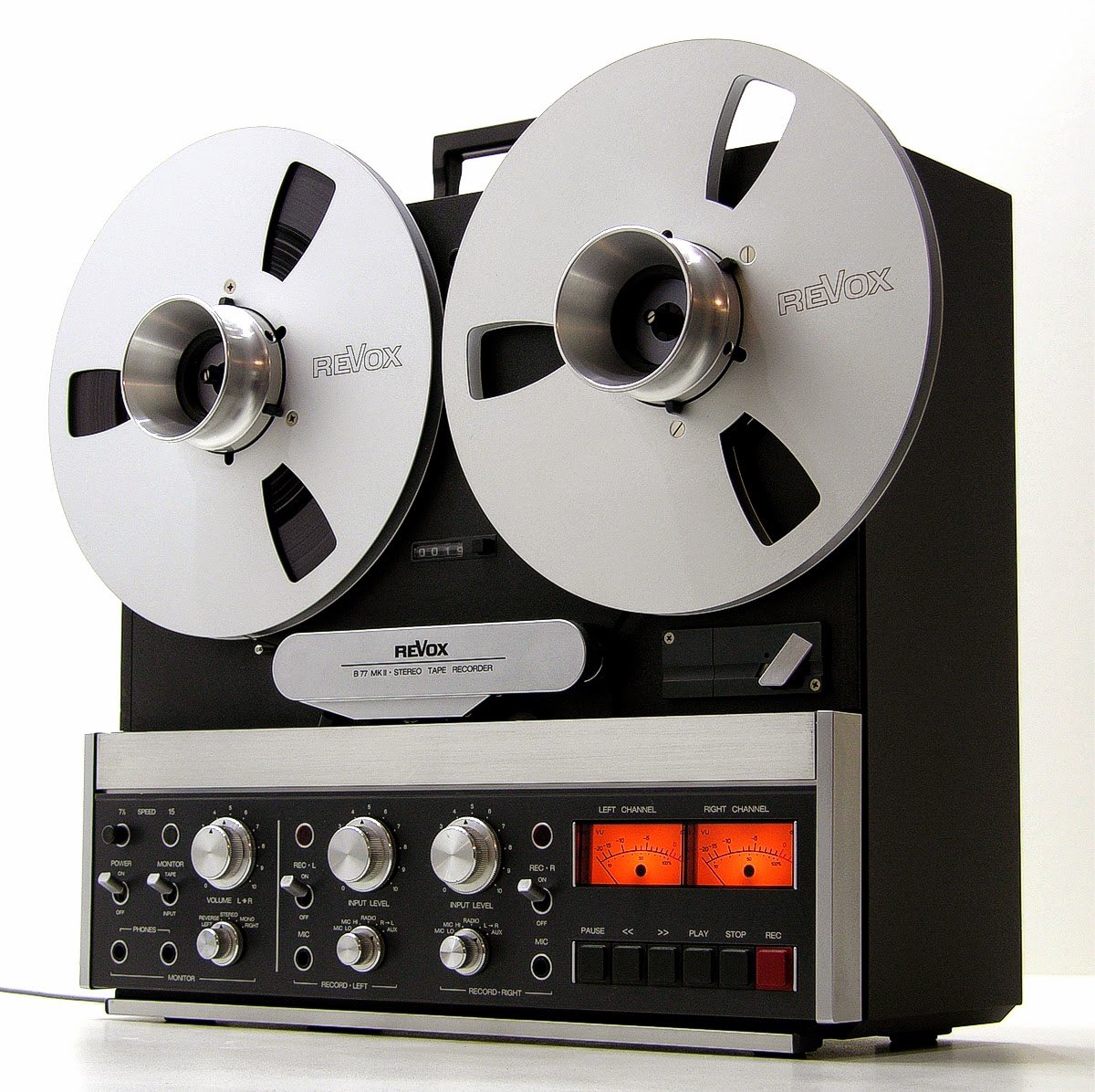 hockeyshooter's tweet photo. @LeahRebeccaUK Used to have a number of these in the student radio station at @warwickuni when I was there in the early 80s. #RevoxB77 #W963 https://t.co/ZKfCTttgi8