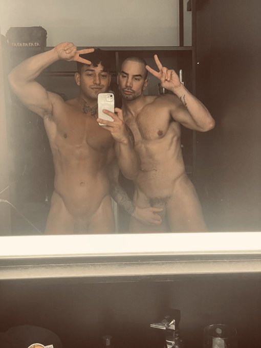 #ThrowbackTuesday  Playing around with the incredibly sexy @taylertash   ⬇️Watch our hot collb/3some<a href="/tag/throwbacktuesday"class="tags">#ThrowbackTuesday</a>
