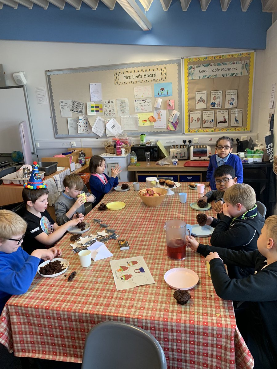 We love a birthday in the Nest! 😀🎂🎈<a href="/BroomhousePs/">BroomhousePS</a> <a href="/bpsmrsbarton/">@bpsMrsBarton</a>