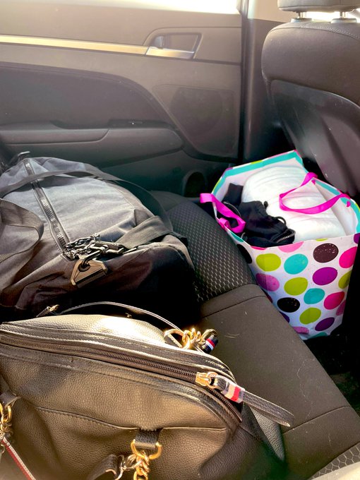 does anyone else bring up this much stuff with you to work cause you&rsquo;d rather do an upper body work out<a href="/tag/work"class="tags"><span>#work</span></a><a href="/tag/exercise"class="tags"><span>#exercise</span></a><a href="/tag/dedication"class="tags"><span>#dedication</span></a>