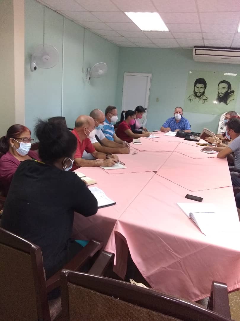 @SaludProvincial realizando reunión metodológica a los activistas de la Defensa para la organización de las actividades en saludo al 60 aniversario de la Defensa Civil.
<a href="/GeoPAlvarez/">Georgina Pérez Alvarez</a> 
<a href="/MINSAPCuba/">Ministerio de Salud Pública de Cuba</a> 
<a href="/YagenPomares/">Yagen🇨🇺</a>