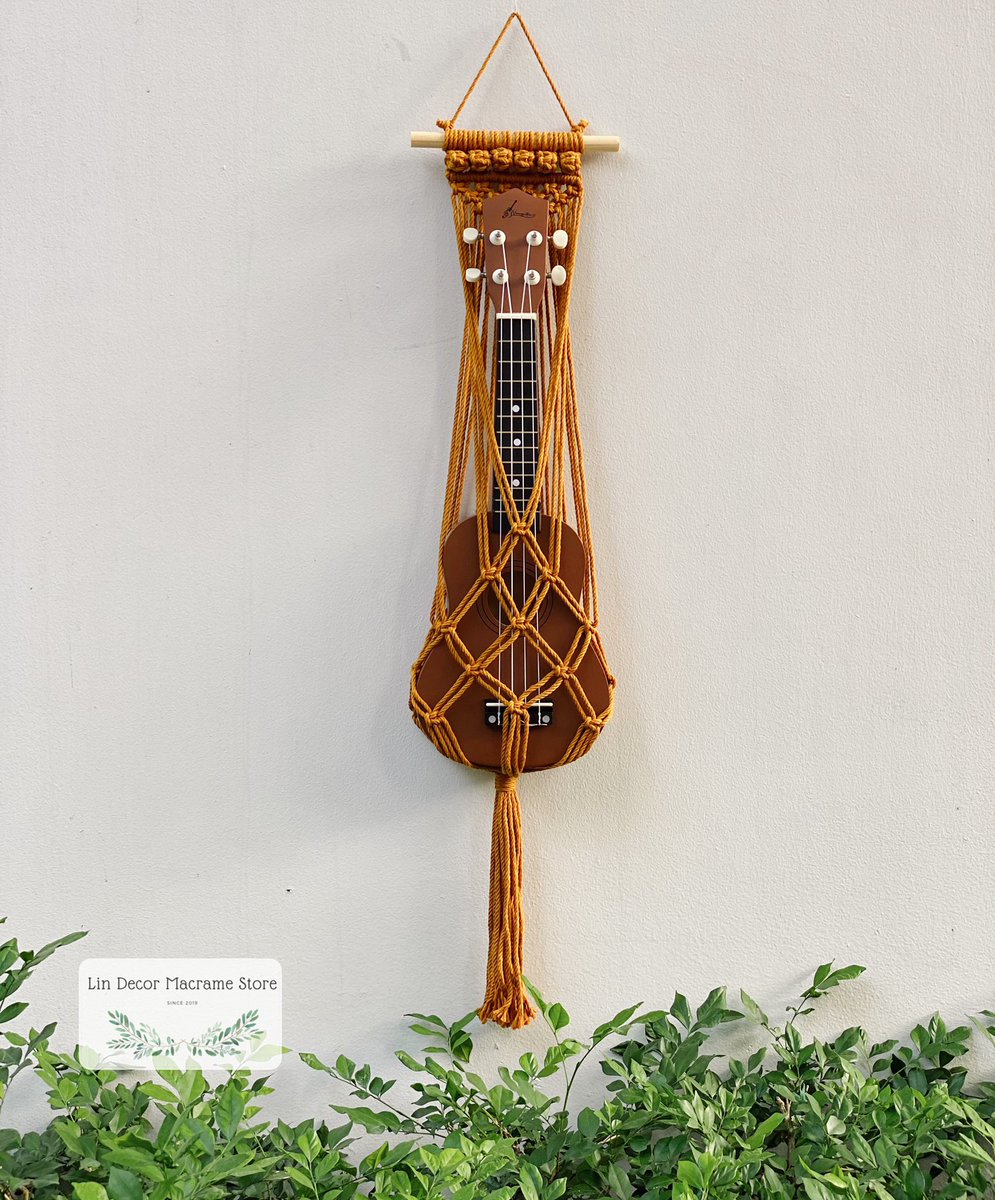 LinDecorMacrame's tweet image. Thank you for all of the love these ukulele hangers have been getting lately 😍 Grab your hanger today and customize the color to perfectly match any decor in your home or music space 🎸
#macrame #ukulele #ukulelehanger #handmade #macramewallart #handmadewithlove #etsy #etsyshop