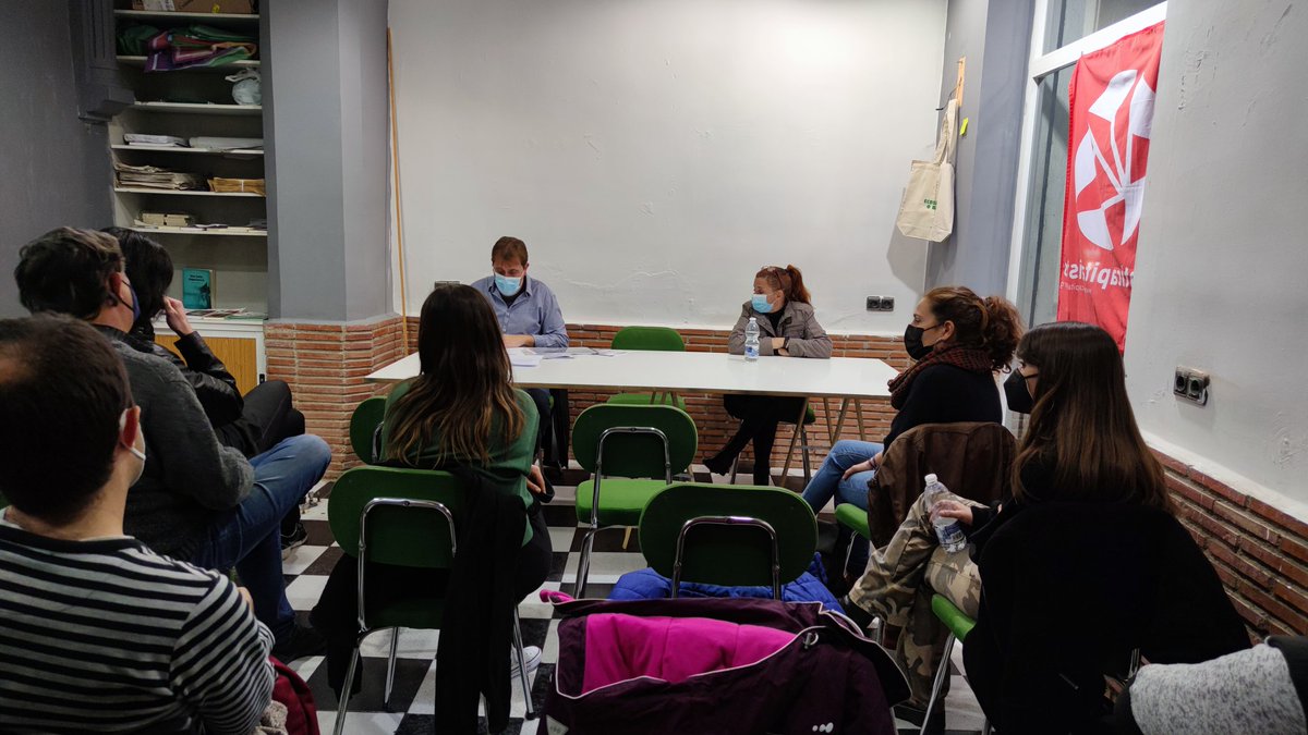 Aquí estamos debatiendo sobre esta Reforma Laboral, junto a la compañera María José de <a href="/KellysUnionGR/">Kellys Unión Granada</a>  y el compañero Municio.