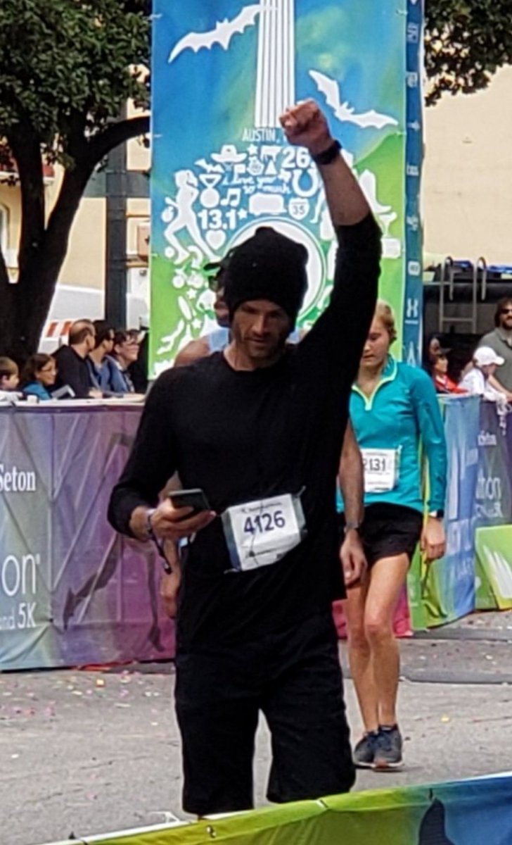 DailyJarPadLove's tweet image. Always proud of @jarpad when he pushes himself to do a marathon, whether it's Austin or elsewhere, and get his body moving! #RunJRun #runpadsrun