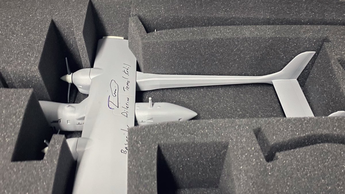 22.02.2022 hem benim hem de <a href="/T3AllStar/">T3-AllStar</a> için bir milat oldu. 🚀

Katıldığı yayınları, konferanslarını mutlaka bulup izlediğim <a href="/TUSAS_TR/">Türk Havacılık Uzay Sanayii</a> Genel Müdürü Prof. Dr. <a href="/Temel_Kotil/">Temel Kotil</a> ile bir araya geldik bugün. 

Roket gövdemize gurur duyduğumuz bir markayı ekledik! Harika haberler yolda!!!