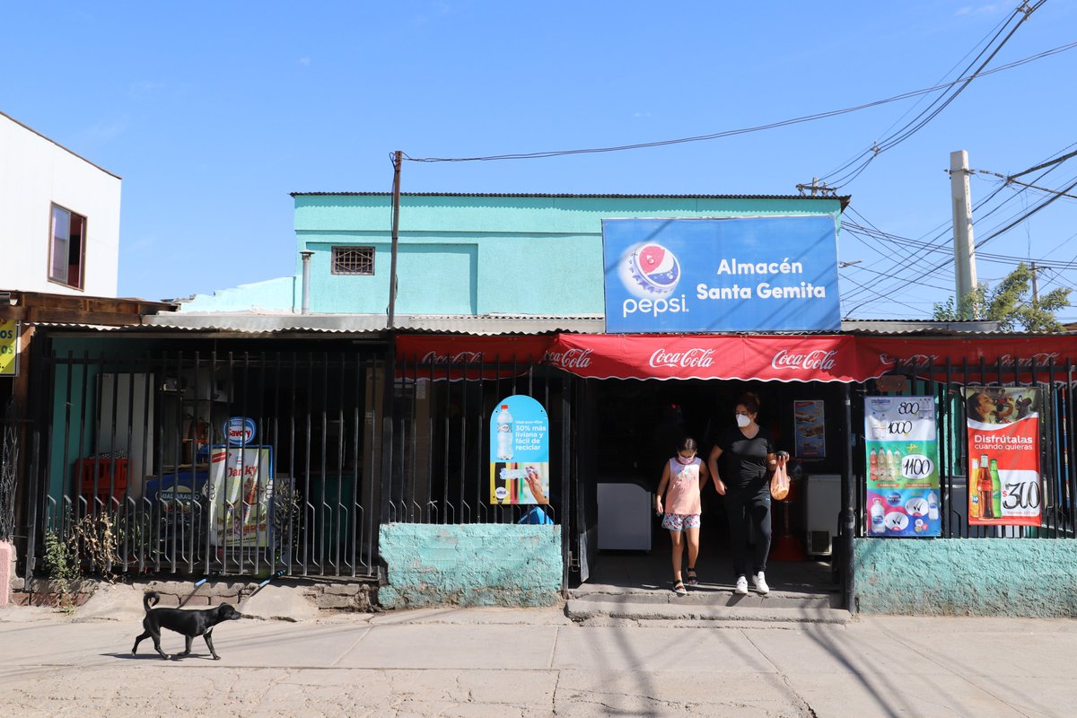 Potenciando el emprendimiento femenino👩‍🦳. El almacén Santa Gemita de la Población Los Nogales, es administrado por María Vera, quien gracias al Fondo Concursable <a href="/RevivEstacion/">Revive Estación Central</a>  de la <a href="/laSUBDERE/">Subdere</a>, renovó su equipamiento, compró más mercadería y mejoró la infraestructura del local.