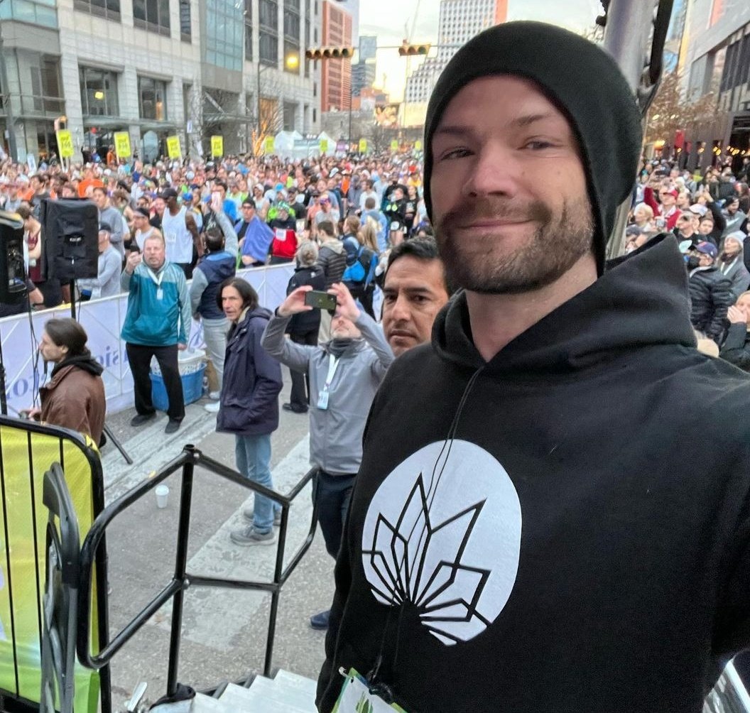 DailyJarPadLove's tweet image. Always proud of @jarpad when he pushes himself to do a marathon, whether it's Austin or elsewhere, and get his body moving! #RunJRun #runpadsrun