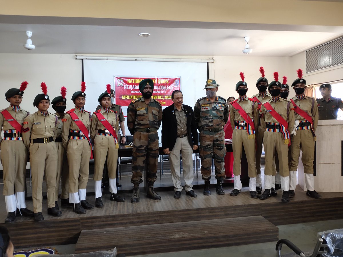mangar_sumit's tweet photo. #NationalCadetCorps 
World Best Ustaad Subedar Kashmir Singh Sir was felicitated by the cadets of NH College, Bramhapuri affiliated to 20 Mah Bn NCC Nagpur for his dedicated service for NCC.
@PRODefNgp
@InfoVidarbha @orange20mah @orangegp68 @TarunKAich https://t.co/VF5Ftlqhqr
