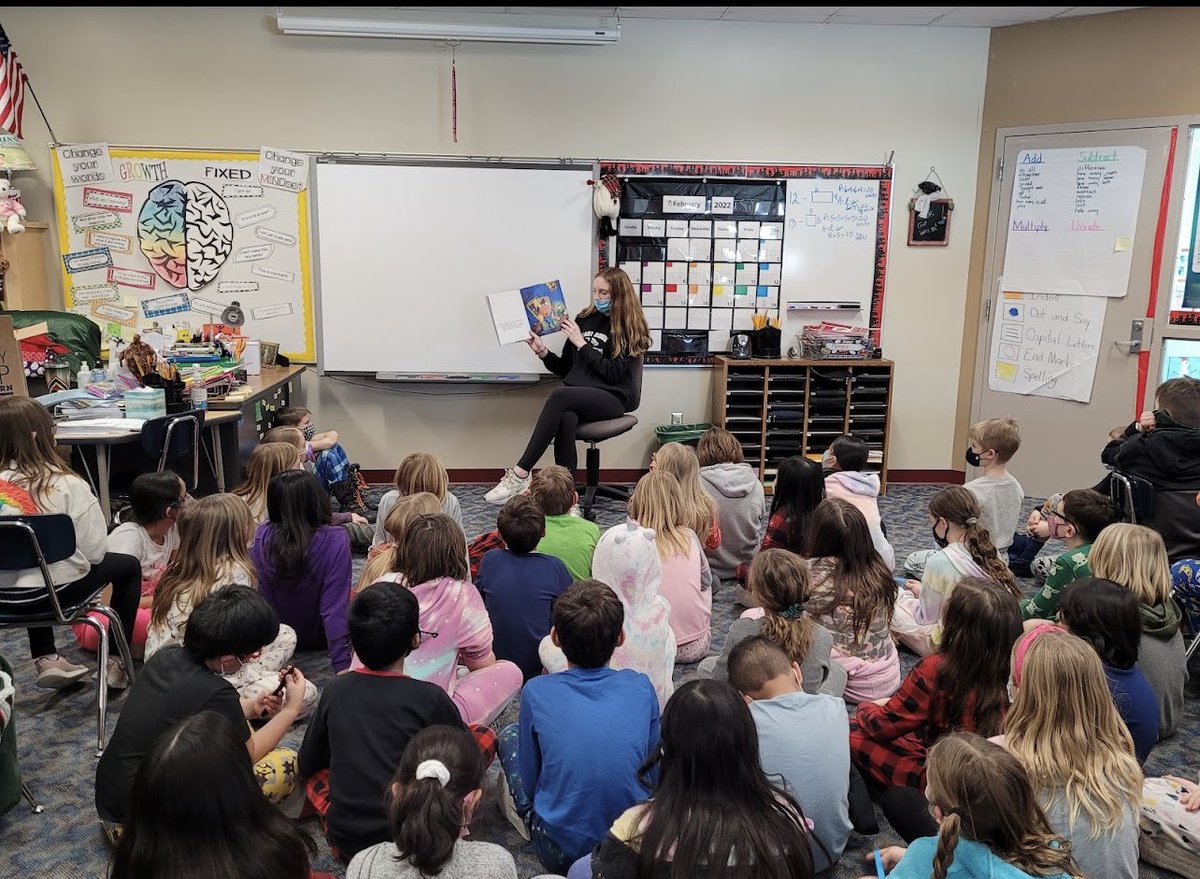 💫 Our one and only SENIOR <a href="/JennaRitzer/">Jenna Ritzer</a> went to <a href="/LibertyRidgeEl/">Liberty Ridge</a> last week to read to Mrs. Weierke’s class! Jenna continues to be a great leader on and off the court!!!💫

#ERHS #woodbury #WEREAD