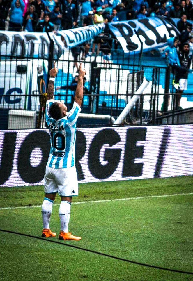 LauTORITO_'s tweet photo. Hoy juega Racing 🔟💙 https://t.co/Co7loMumP4