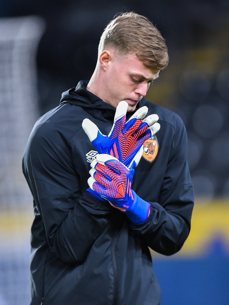 HullCity's tweet photo. ✅ Full League Debut for Harvey! 🧤

#hcafc https://t.co/TCpyxOz2YL
