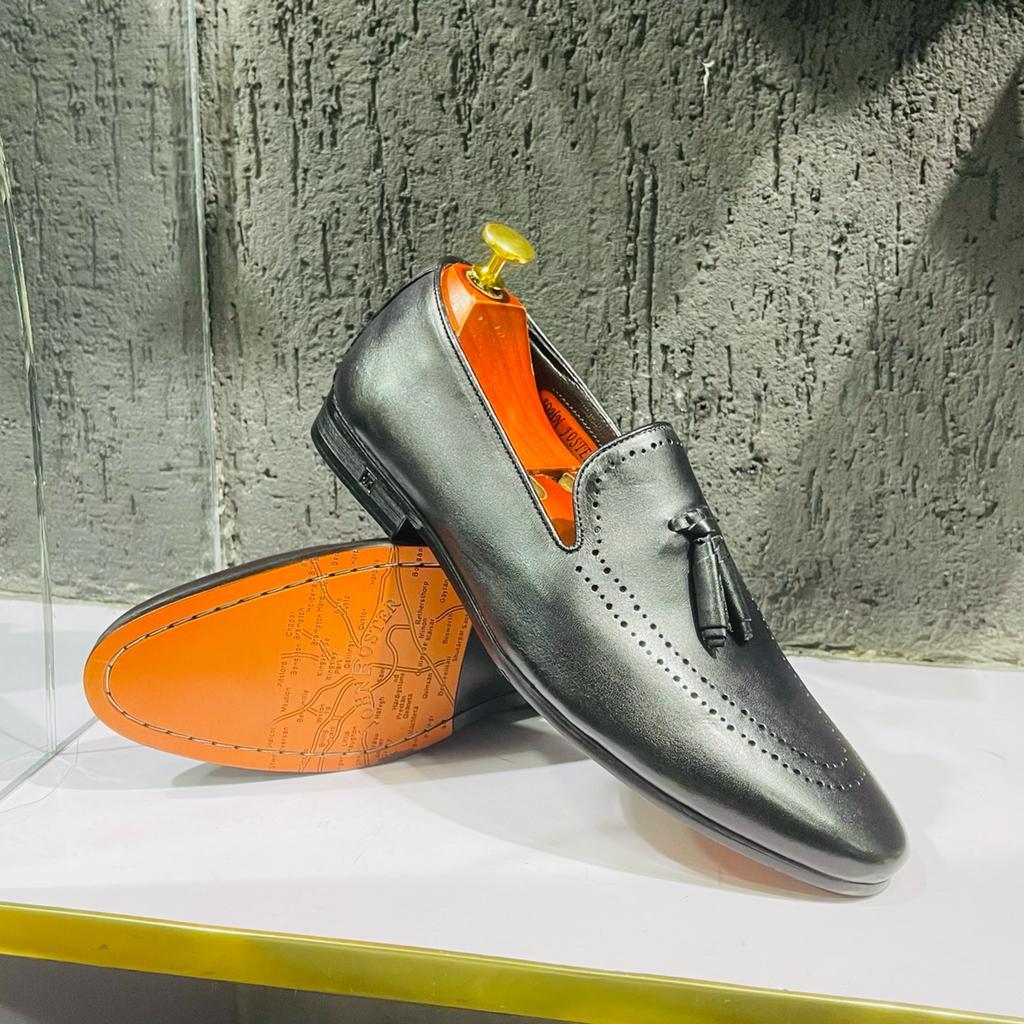 NittoFashions's tweet photo. A Happy Feet issa Happy Man
#ratemycloset
#nfscloset
#lowerfoodprices
Madam Gladys
#ChaniaSautiMashinani https://t.co/TMuUNvUG8c