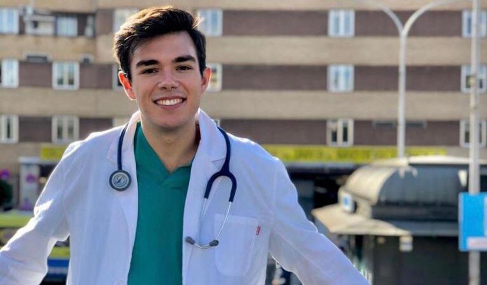 TribunaSal's tweet photo. 👨‍⚕️ LA ENTREVISTA | El salmantino, número 14 del MIR, ve su logro como una "oportunidad" para optar por la "mejor formación" y critica la elección no presencial
https://t.co/o8zV3sxEMm https://t.co/p4vcu707RO