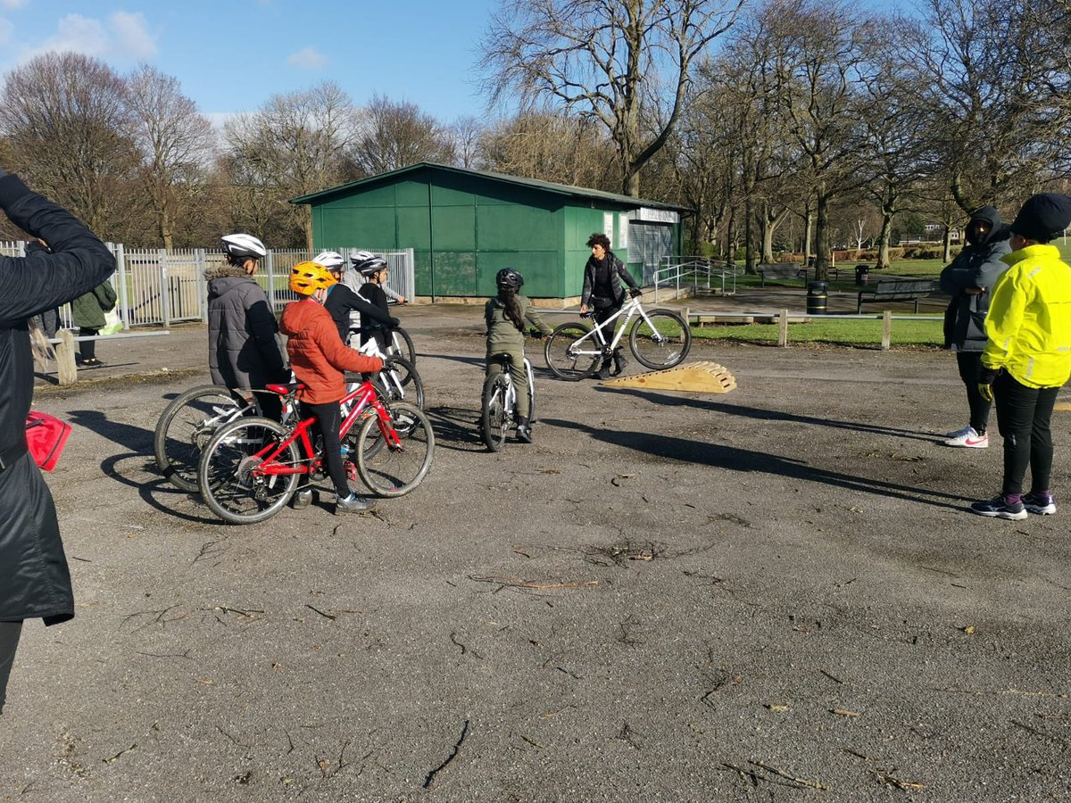 Great progressive skills training today #PeelPark #cycling session. Children mastered body and pedal positioning whilst trying out the ramps. @JoinUsMovePlay