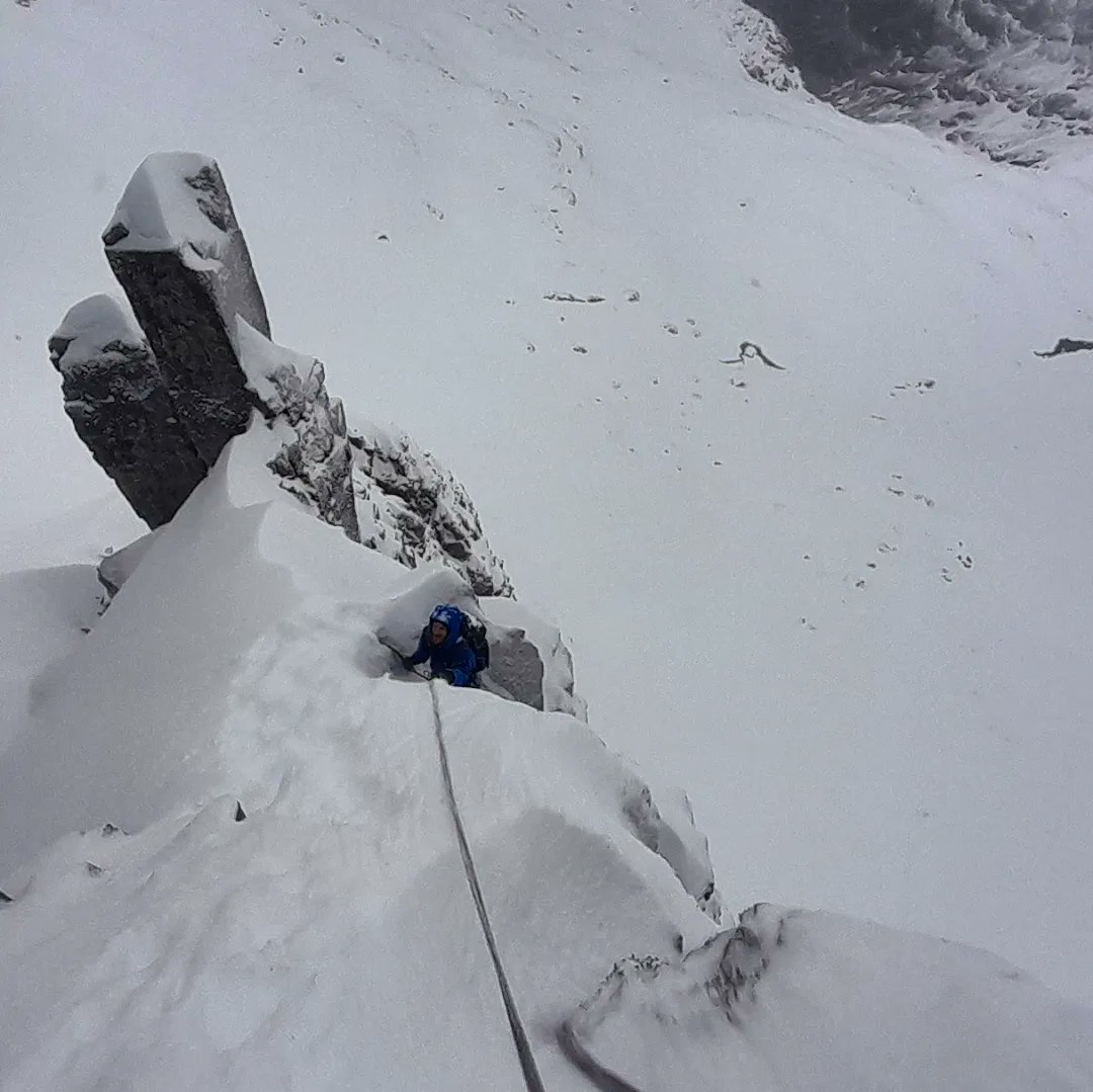 alexanderrclay's tweet photo. Another brilliant trip up Raeburn's Route. This time with some significantly more Scottish weather.
An ace day out, & a belter of a route, which Gary absolutely cruised. Goggles on and high 5s (and hugs) at the top!
@ScottKirkhope #highfivesandhugs #winter #callthiswork https://t.co/2pHpDepHFL