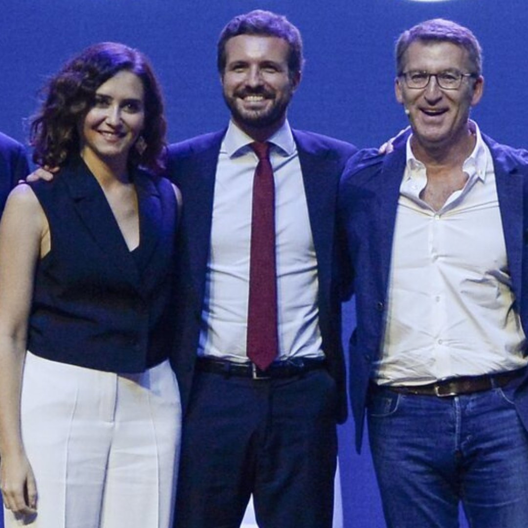 revistamongolia's tweet photo. 😅 Eran dos y se cayó el del medio. https://t.co/Kn2omOJSTN