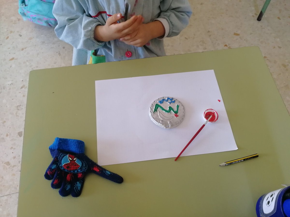 Dentro de nuestro proyecto Olimpiate. Hoy tocaba preparar nuestras medallas para la jornada deportiva  final <a href="/CRAGuadalmedina/">CRA Guadalmedina</a> <a href="/fvictoria_es/">Fundación Victoria</a>