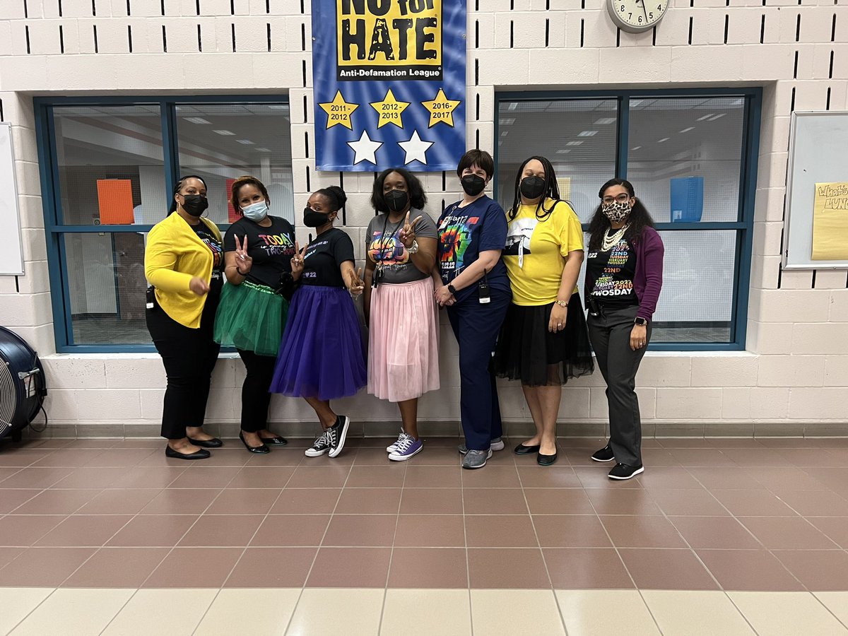 MeansShawntae's tweet photo. Celebrating Twosday with TES Leadership!!#happyTwosday @TES_Spring @MorrisJAS2017 @AmersonDeMonica @devhammel https://t.co/nZnS1N1VM9