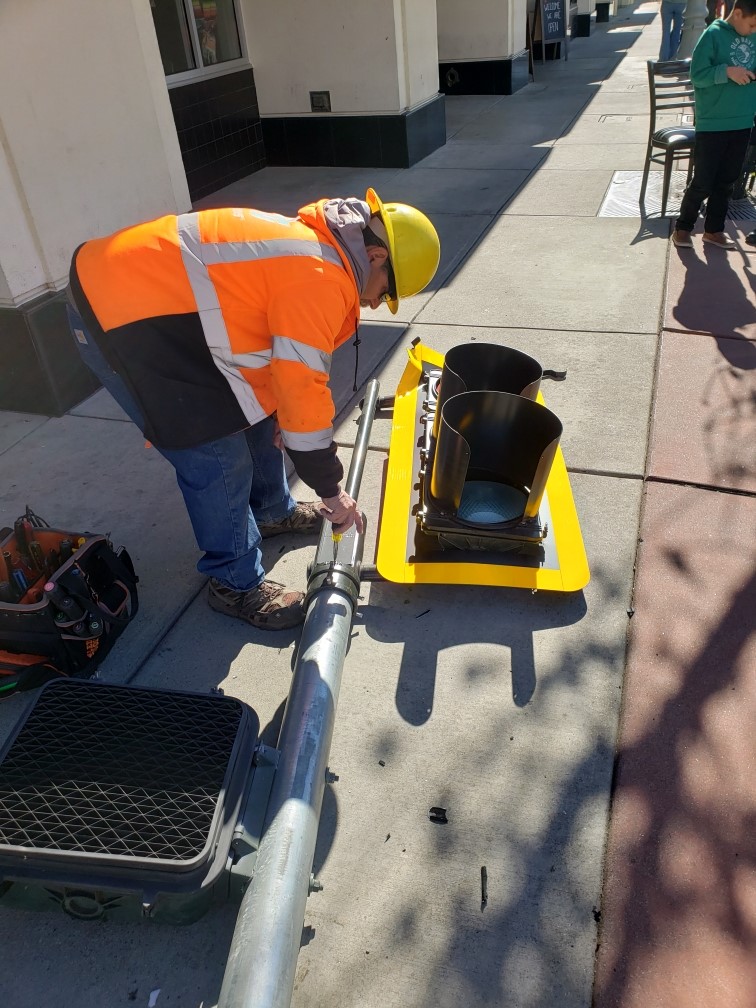 TRAFFIC ALERT: Traffic is being impacted in the area of California Street and Placer Street in Redding due to a damaged traffic signal with exposed wires. Caltrans personnel are on scene as well as <a href="/ReddingPolice/">Redding Police Dept. 🚔</a> and <a href="/Reddingfire/">Redding Fire Department</a>