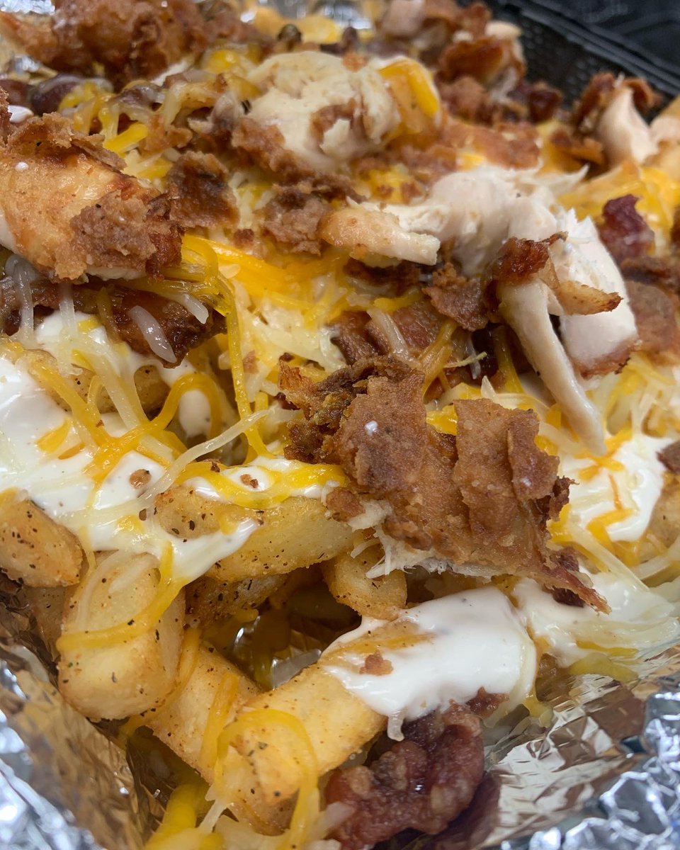 kiso_kitchen's tweet photo. This Sunday we will be having our Bacon Chicken Ranch loaded fries! These feature our fried chicken, crispy bacon, ranch, and cheese. You can get this three ways- original (as pictured), spicy (with jalapeños and siracha based sauce) or Kiso Style with our kiso and mama sauce https://t.co/Hpo2GvvXQd