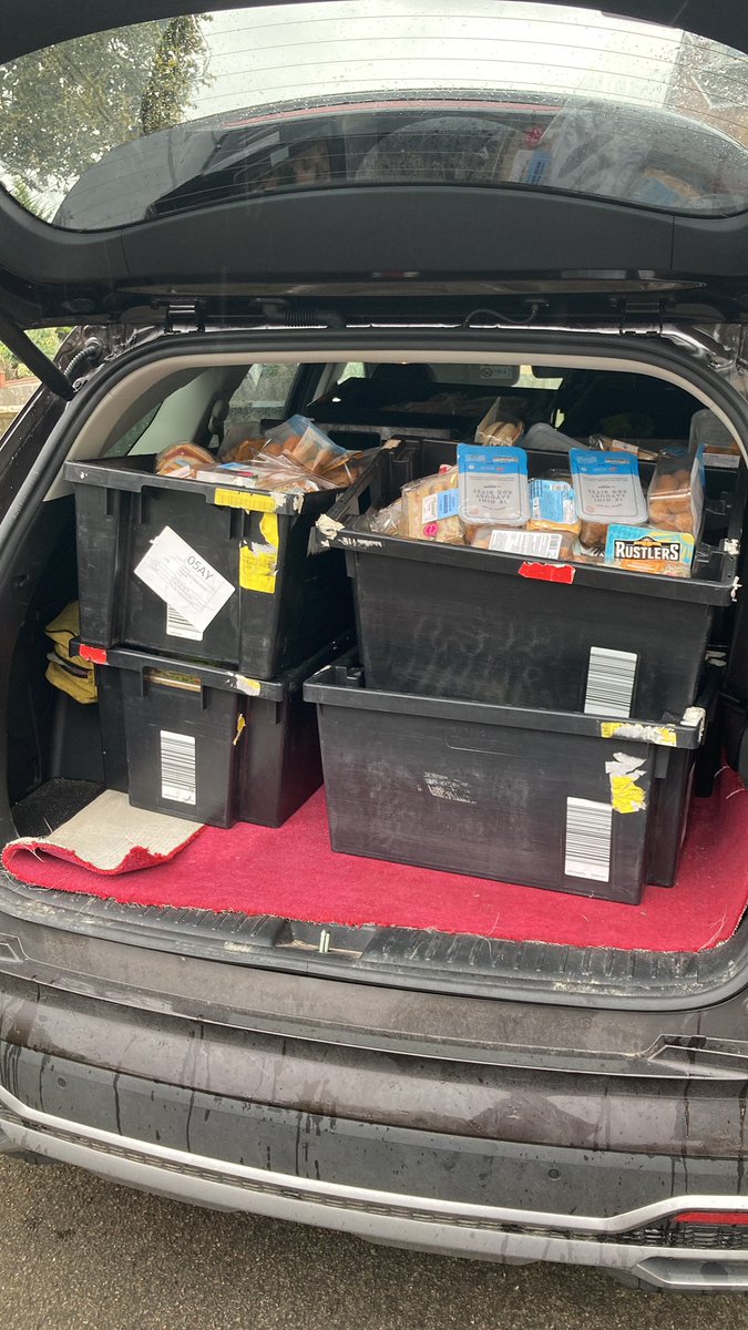 Thanks to <a href="/amazon/">Amazon</a> Fresh a lot of food is going to the homeless this evening! Distributed through the brilliant and local @TinintheBinNet1