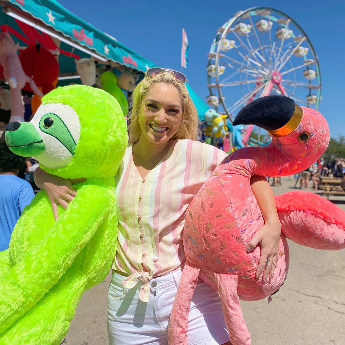 YOLO_TX's tweet photo. Food, Rides and Good Vibes! 🎡

• Get ready for some #BIGTXFUN happening March 10th - March 20th at Retama Park in Selma, TX! 🤠

• This event brings a giant carnival, live entertainment, tons of food and of course a crawfish eating contest! 🦞

 📺: @News4SA

#yolotx #bigtxfun https://t.co/r5xHEwqVQc