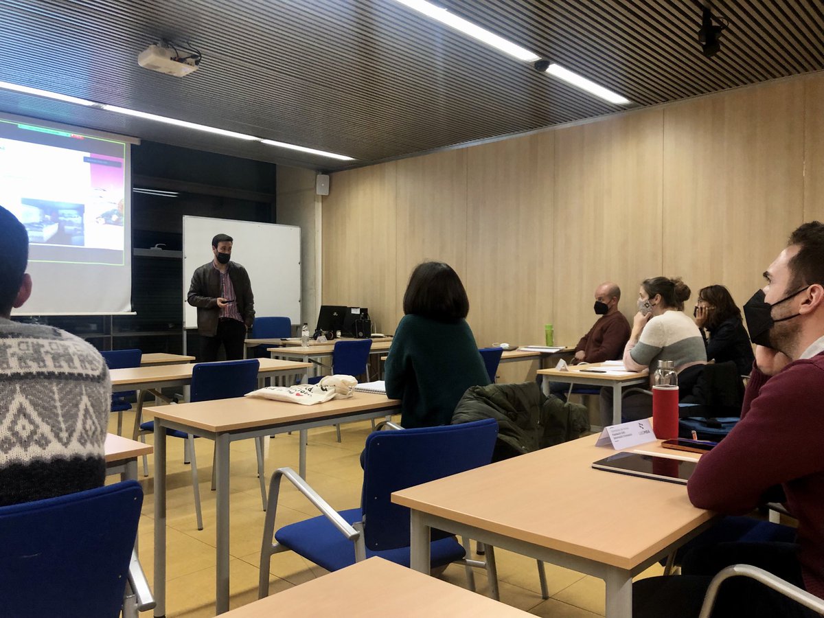 Avui iniciem l’assignatura de #empresafamiliar al ⁦<a href="/UdGMBA/">UdGMBA</a>⁩ amb el cas de Peixos Puignau ⁦explicat pel director general, Marc Puignau. #professionalització #innovació #reptes <a href="/fundacioudg/">Fundació Universitat de Girona</a>⁩ ⁦<a href="/univgirona/">Universitat de Girona</a>⁩ ⁦⁦⁩ ⁦<a href="/cambragirona/">Cambra de Girona</a>⁩ ⁦<a href="/ForumCarlemany/">Fòrum Carlemany</a>⁩