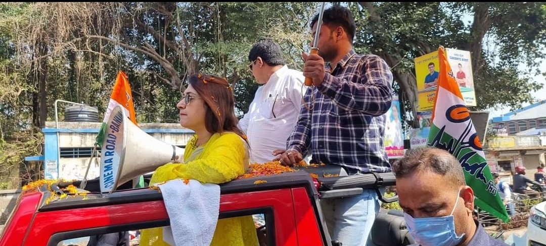 SatabdiRoy_'s tweet photo. গতকাল বাঁকুড়া পৌরসভায় তৃণমূল কংগ্রেসের প্রার্থীদের সমর্থনে রোড-শো!
#JitbeBankura
#VoteForTrinamoolCongress
#VoteForDevlopment
#VoteForUnity https://t.co/4StcYmLPKe
