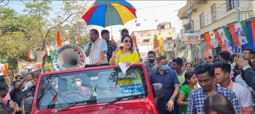SatabdiRoy_'s tweet photo. গতকাল বাঁকুড়া পৌরসভায় তৃণমূল কংগ্রেসের প্রার্থীদের সমর্থনে রোড-শো!
#JitbeBankura
#VoteForTrinamoolCongress
#VoteForDevlopment
#VoteForUnity https://t.co/4StcYmLPKe