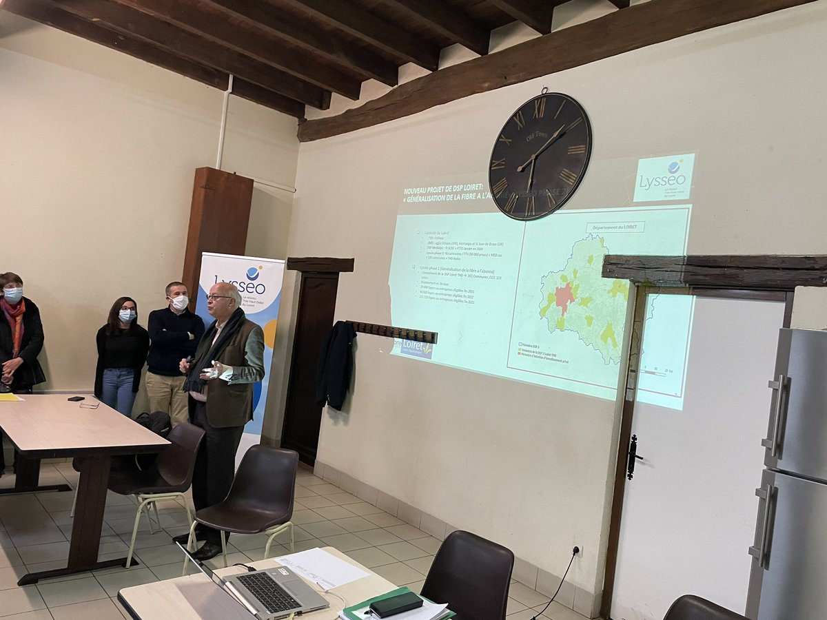 ggavet's tweet photo. La #Fibre @XpFibre @AlticeFrance #lysseo #LoiretFibre arrive pour près de 460 logements sur les communes du @leloiret #Le-Bignon-Mirabeau #chevry-sous-le-Bignon et#Pers-en-Gatinais salle comble pour la réunion publique en présence des habitants et des élus https://t.co/EDfZr4sCEb