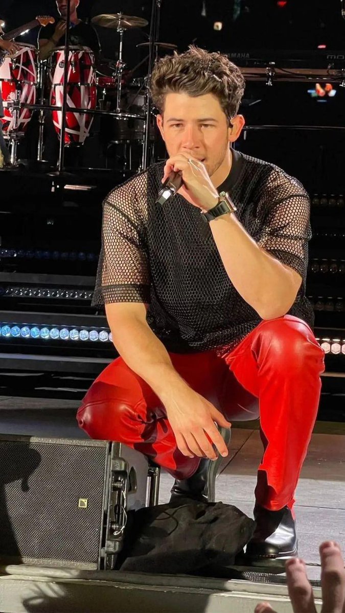 NickJDaily's tweet photo. the most handsome man 🖤❤️ #nickjonas https://t.co/dduWzuJ4FD