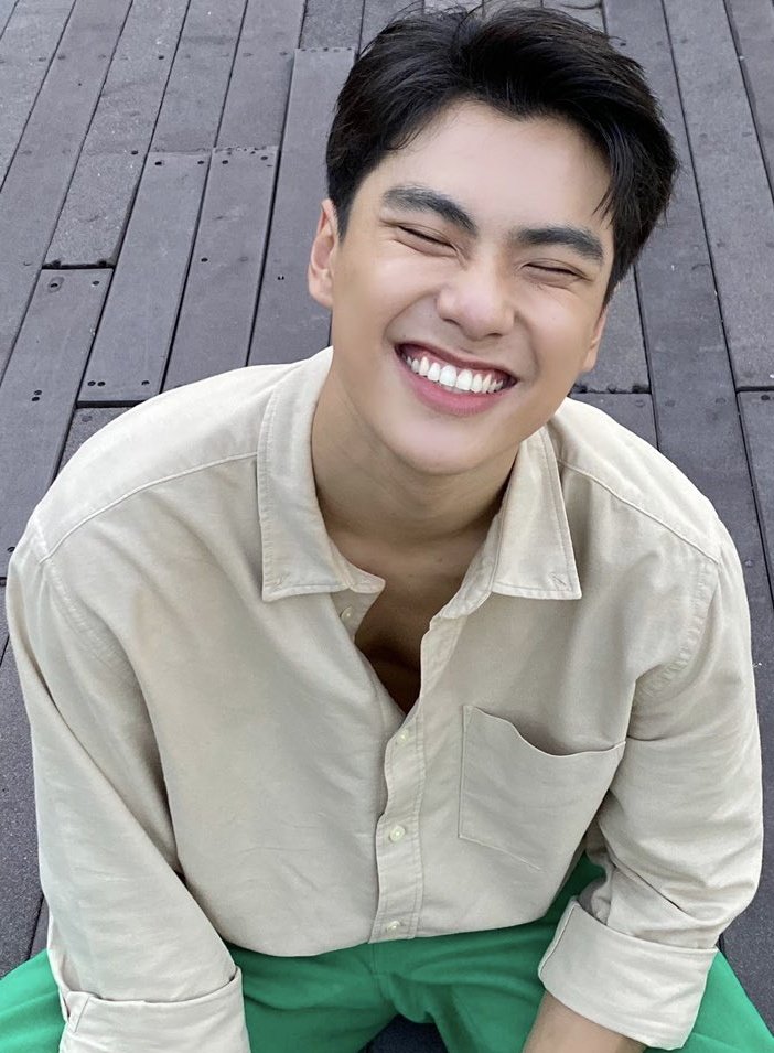 tangsakyuenx's tweet image. Tópico sensível: o sorriso do Pawat