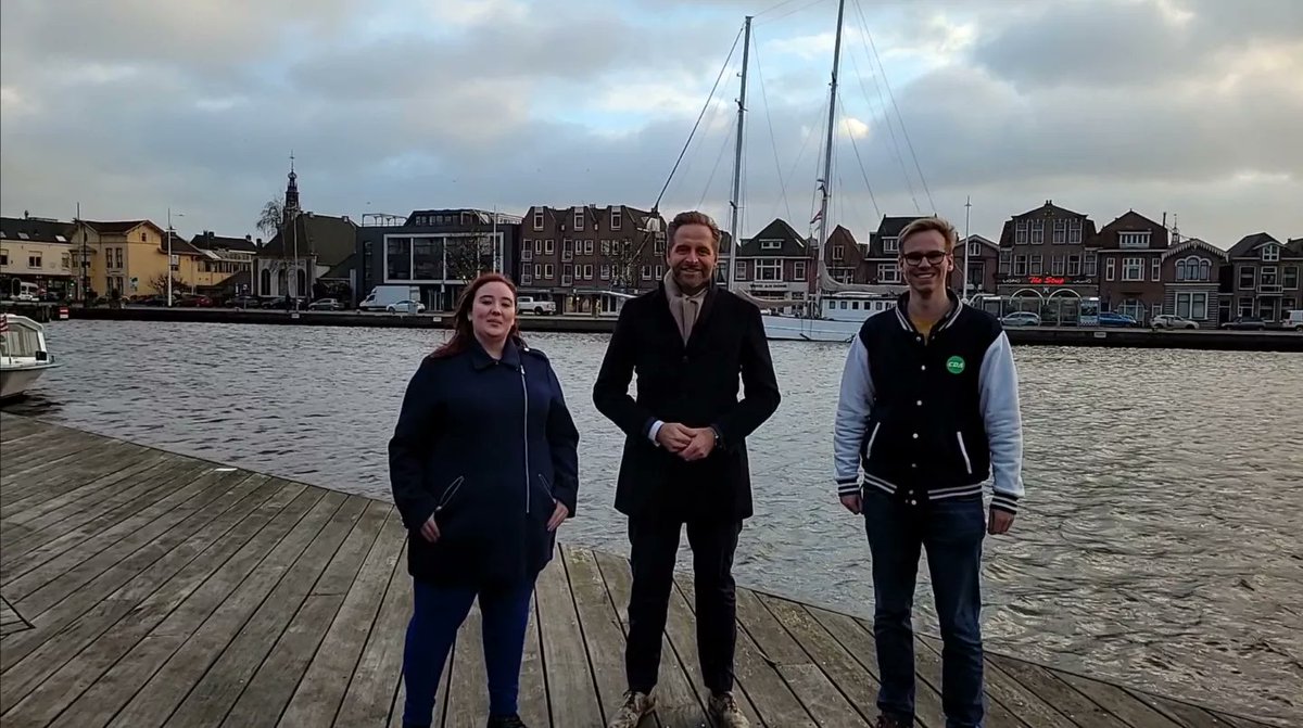 CDJA_NHN's tweet photo. Onze CDJA'ers Timo en Ilja in gesprek met @hugodejonge over woningbouw in Alkmaar. https://t.co/vMvaHmNaI6