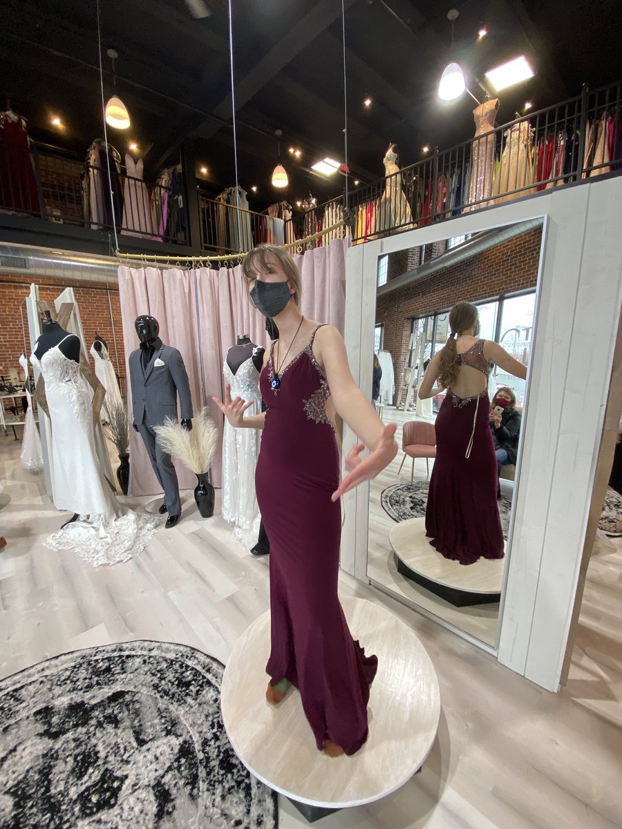 red_hair_halsey's tweet photo. prom dress . https://t.co/U3O8hmR7Y5