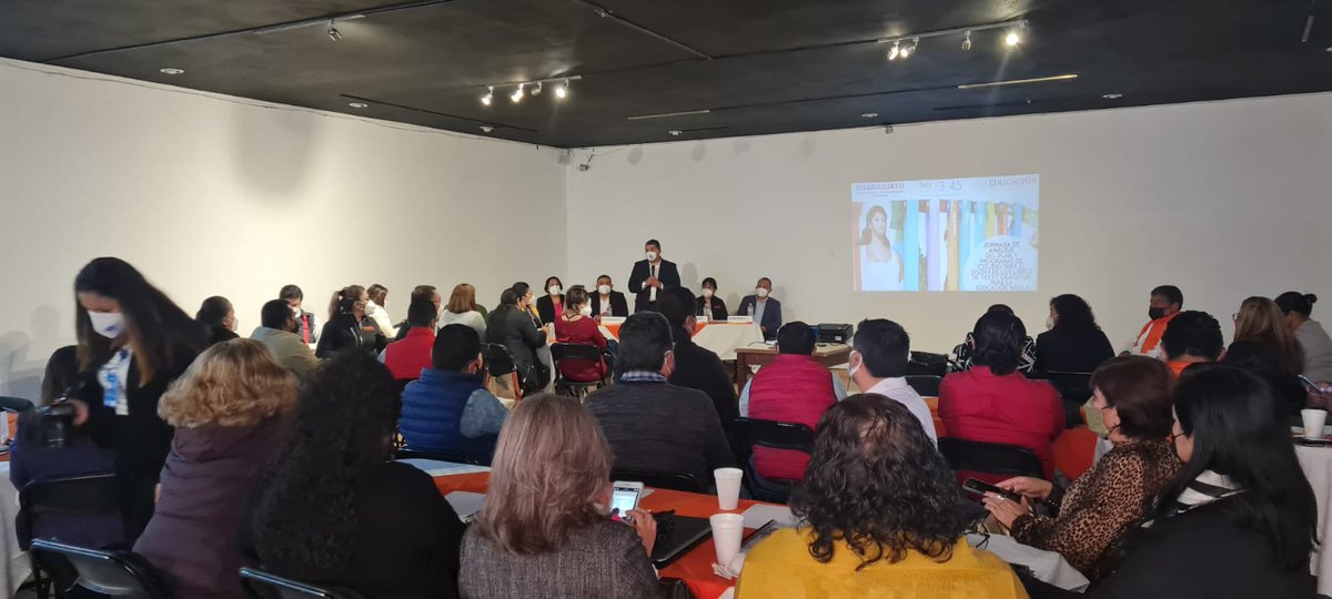 45SNTE's tweet photo. #SNTEContigo🙋🏻‍♀️🙋🏻‍♂️   
En el municipio de San Luis de la Paz inicia la "Jornada de Análisis del Plan y Programas de Estudio para el diseño de los libros de texto gratuito para la Educación Básica", en donde docentes de las Secciones 13 y 45 del #SNTE participan con sus propuestas. https://t.co/IHHUtR6rrC