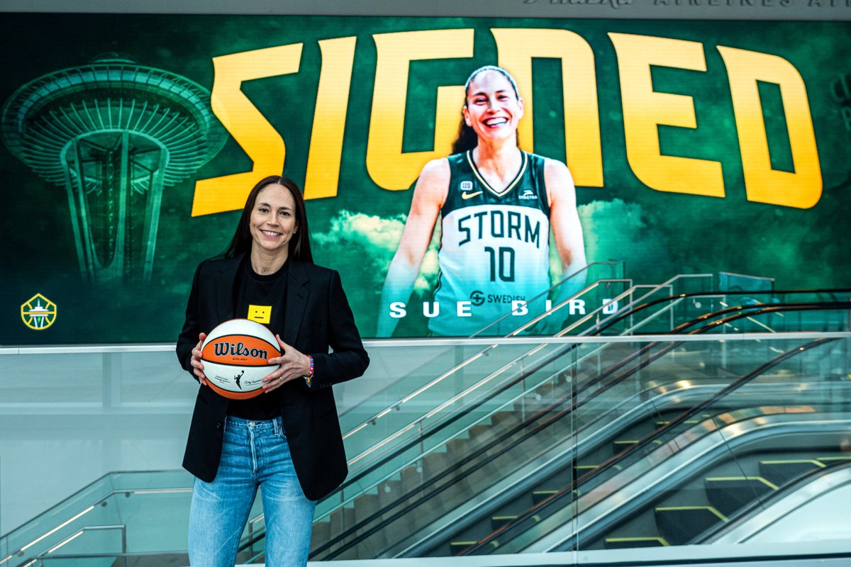 seattlestorm's tweet image. She 𝙞𝙨 Seattle Basketball. ⛈️

Welcome home, @S10Bird! 👋

#TakeCover x #BirdIsBack