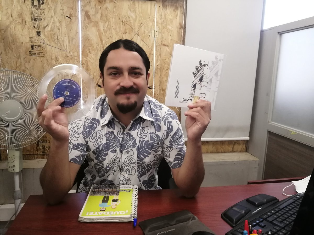 Galactor83's tweet image. Le fui a dejar una copia en vinilo 7" de #hiltonlargo a @DjGaticaVA en agradecimiento por su gestión y buena onda.
#musicachilena #rockchileno #vinilo #competabanda