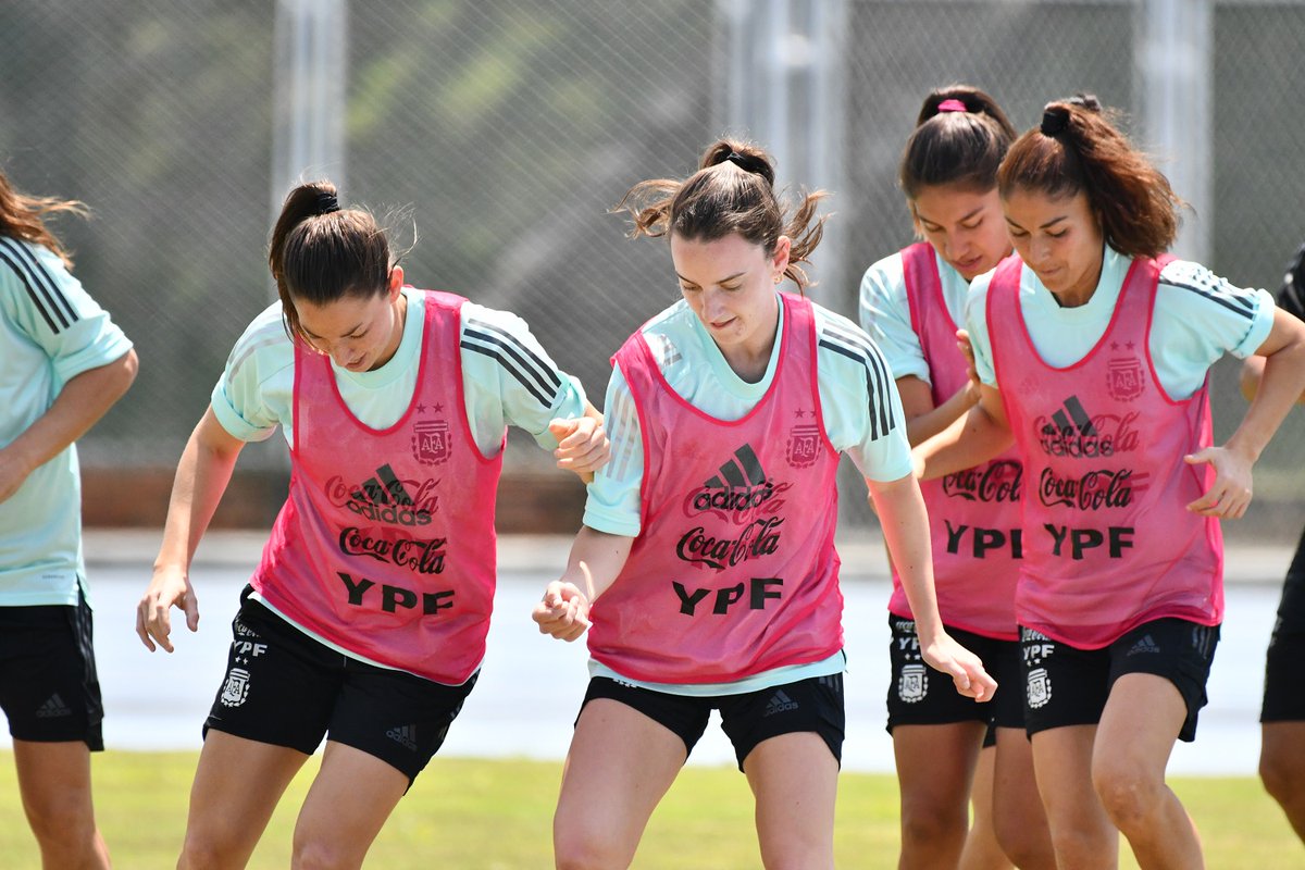 Argentina's tweet photo. #SelecciónFemenina La acción continúa en Bucaramanga: la Albiceleste practicó esta mañana en la @UIS.

¡Todo listo para mañana!

📝 https://t.co/T8bkEzn1d7 https://t.co/0nZGGOny9S