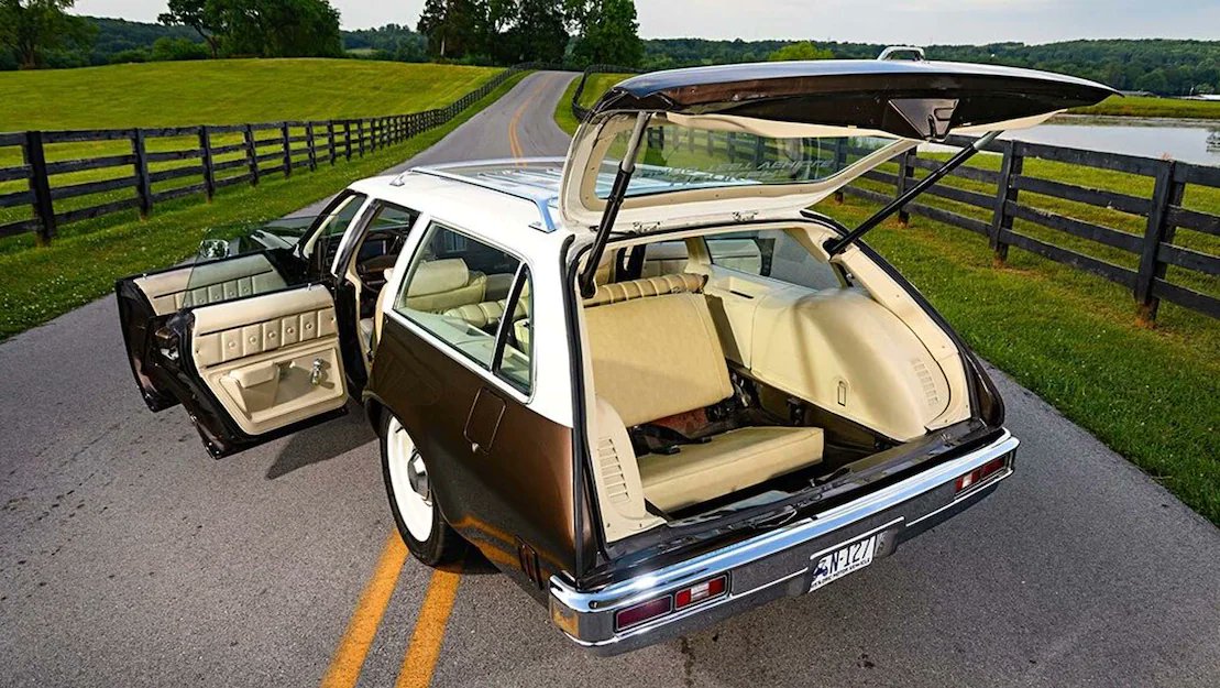 Плюсы и минусы универсала. Mazda Savanna Sport Wagon '1973. Универсал машина. Автомобили в кузове универсал. Универсал кузов авто.