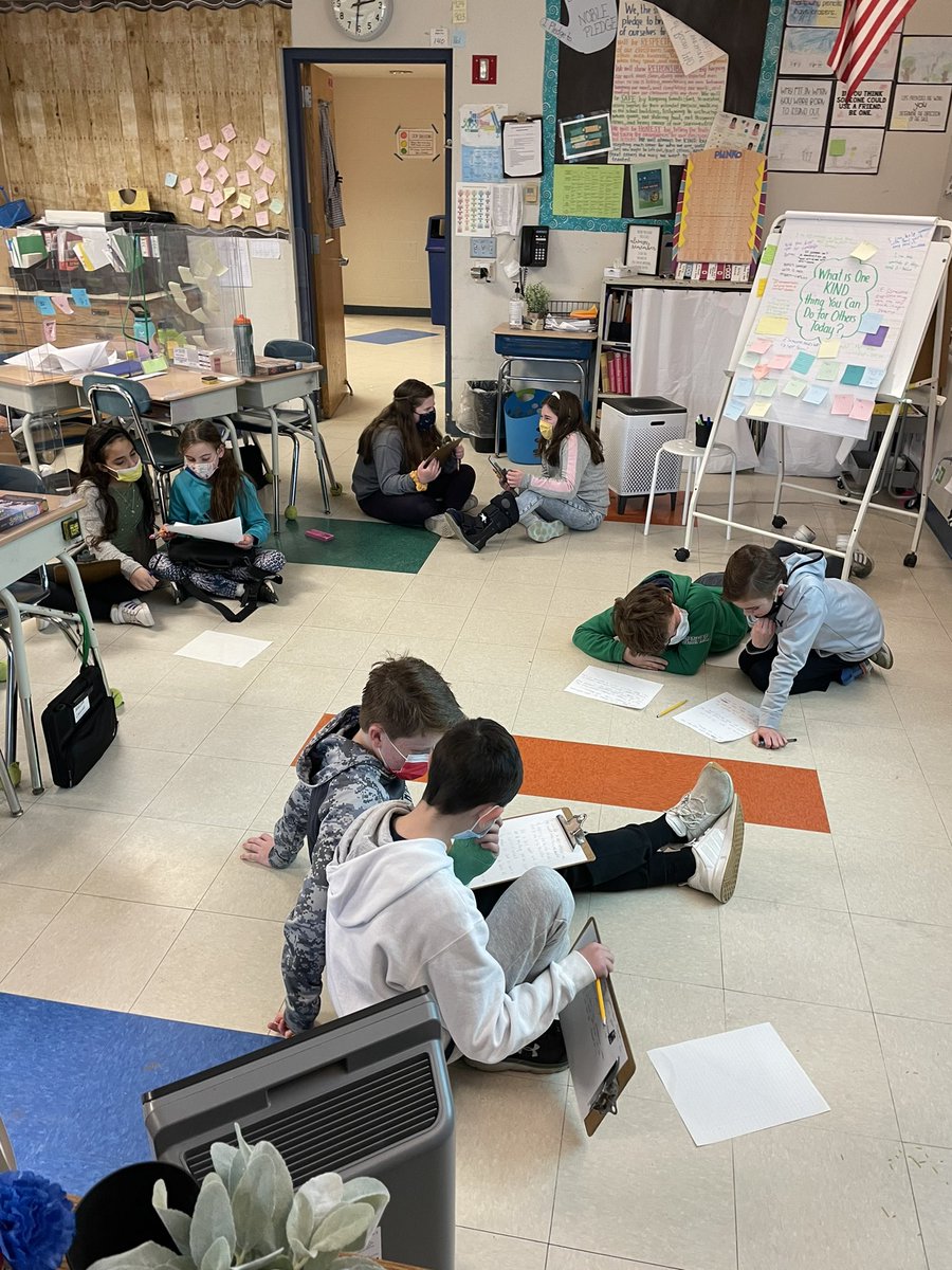 klee140's tweet image. Final TWO minute challenge brain breaks for “TWOsday” included: desk cleaning in under 2 minutes, 2 minute partner draw, and 2 minute balloon toss! 2-22-22