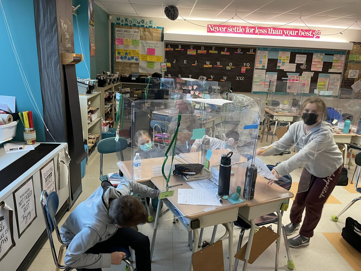klee140's tweet image. Final TWO minute challenge brain breaks for “TWOsday” included: desk cleaning in under 2 minutes, 2 minute partner draw, and 2 minute balloon toss! 2-22-22